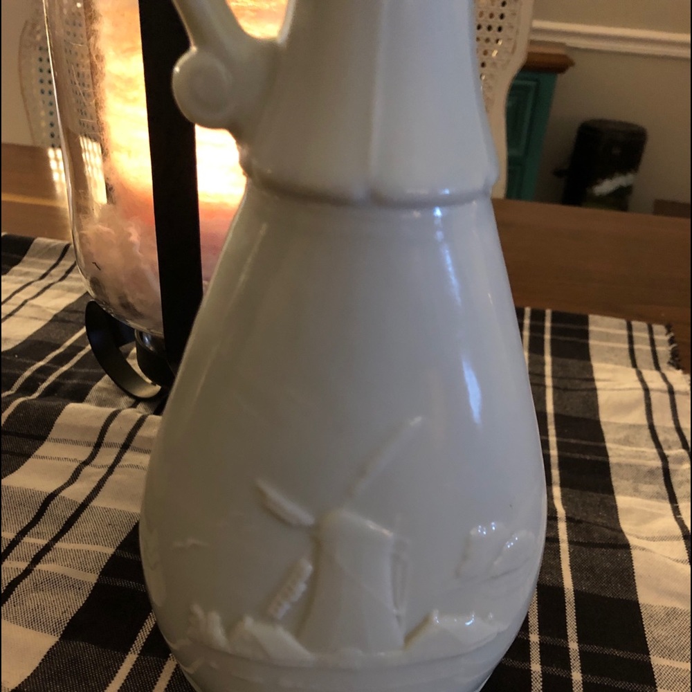 Vintage 1963 Jim beam decanter milk glass b4